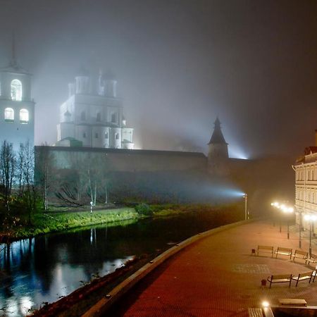 Hôtel Golden Embankment à Pskov Extérieur photo