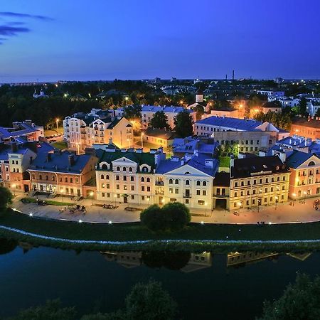 Hôtel Golden Embankment à Pskov Extérieur photo