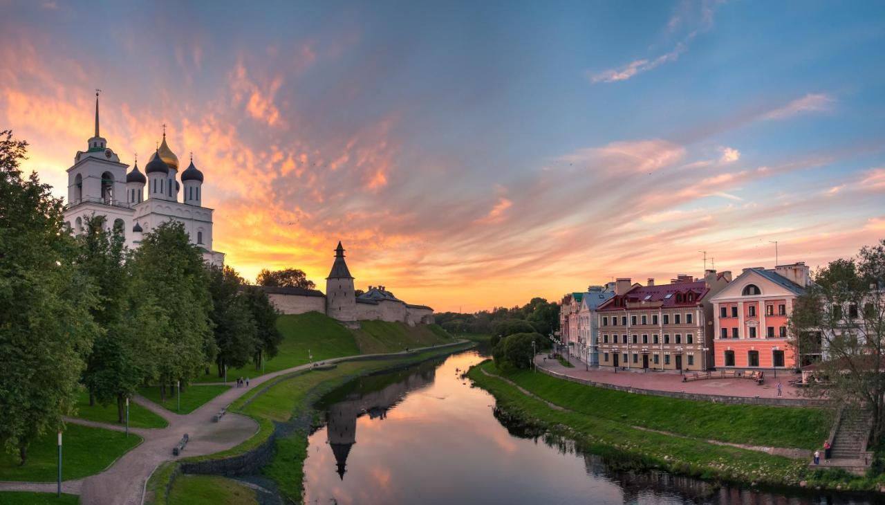 Hôtel Golden Embankment à Pskov Extérieur photo