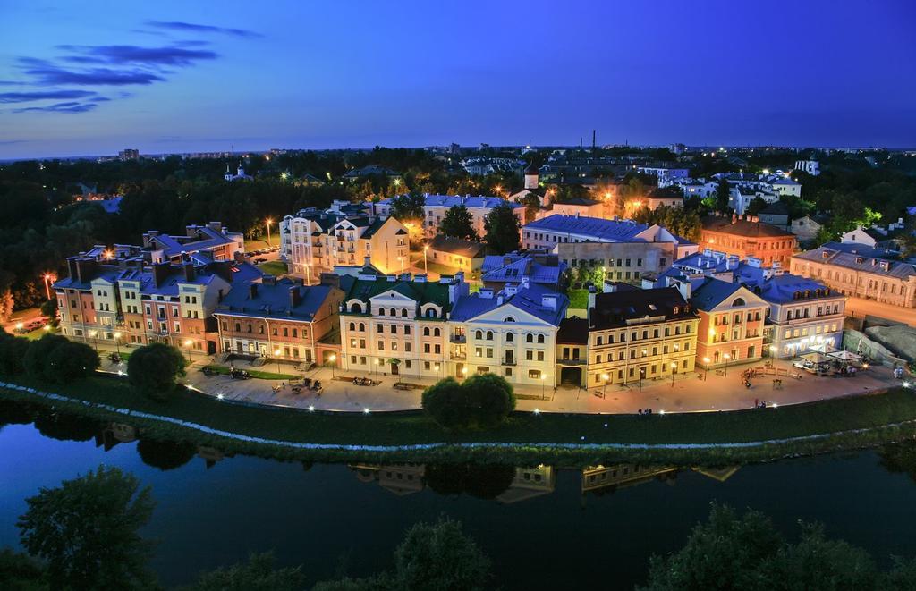 Hôtel Golden Embankment à Pskov Extérieur photo