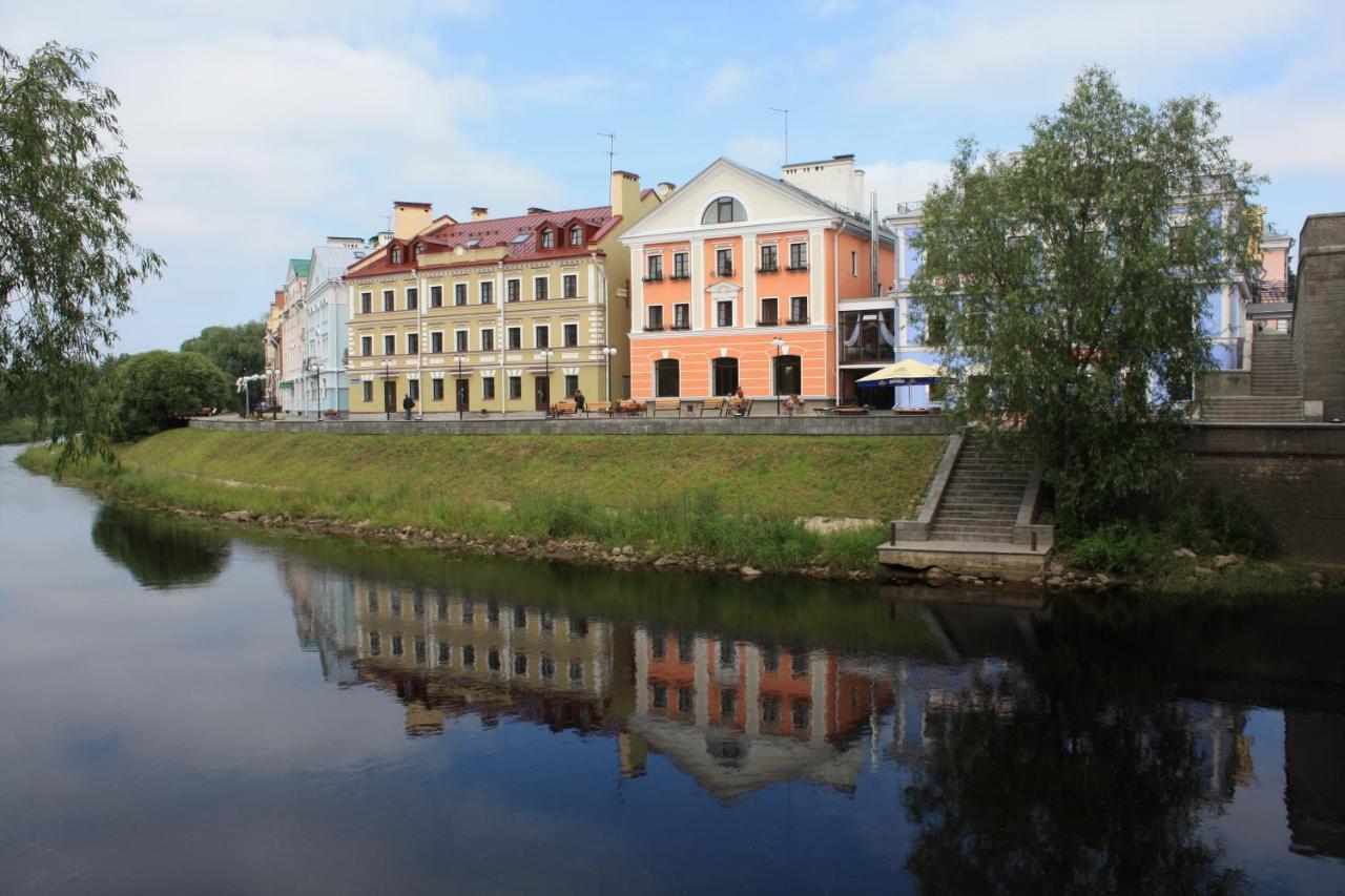 Hôtel Golden Embankment à Pskov Extérieur photo